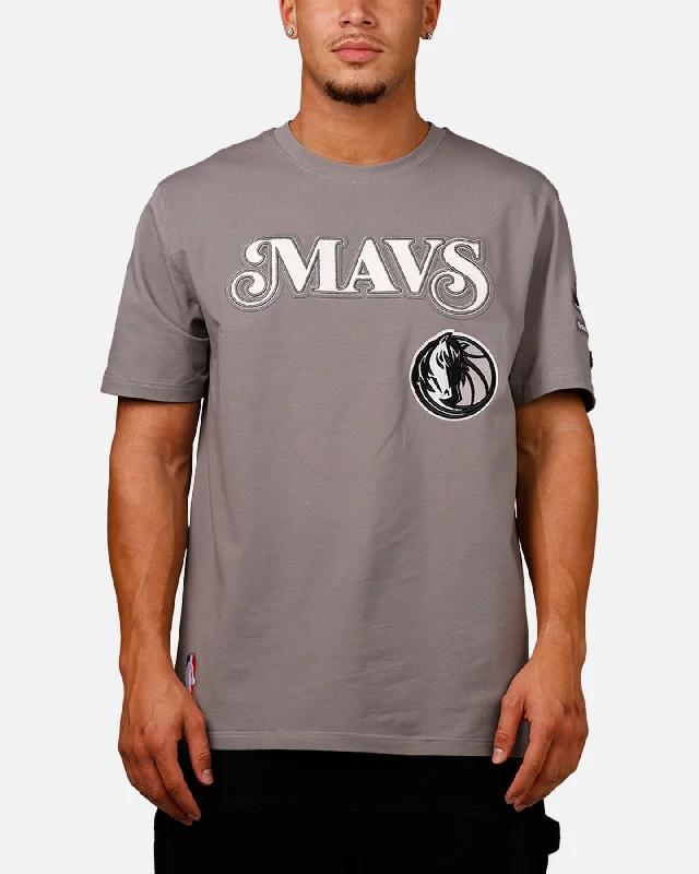 Pro Standard Dallas Mavericks City 24-25 Season T-Shirt Grey-- Oversized T-Shirt Spandex breathable Pro Standard Dallas Mavericks City 24-25 Season T-Shirt Grey-- Oversized T-Shirt Spandex breathable