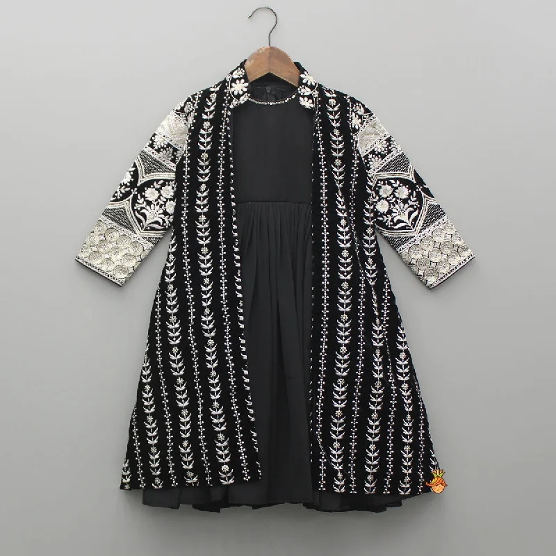 Pre Order: Black Kurti With Embroidered Velevet Jacket Elasticated Jacket Padded Jacket Insulated Jacket Pre Order: Black Kurti With Embroidered Velevet Jacket Elasticated Jacket Padded Jacket Insulated Jacket