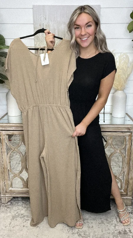 Kinda Busy Jumpsuit - 3 colors! Pleated wide leg jumpsuit, Feminine, Elegant, Stylish Kinda Busy Jumpsuit - 3 colors! Pleated wide leg jumpsuit, Feminine, Elegant, Stylish